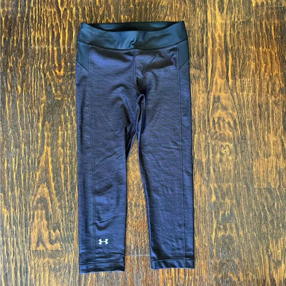 Women Under Armour compression capris - size small - excellent condition